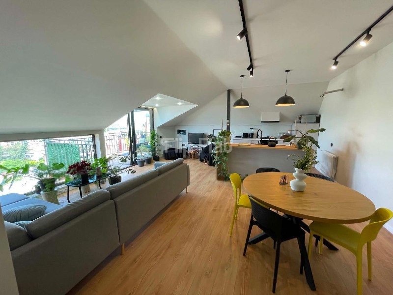 Apartment, 3 bedrooms · Mtatsminda — photo 1