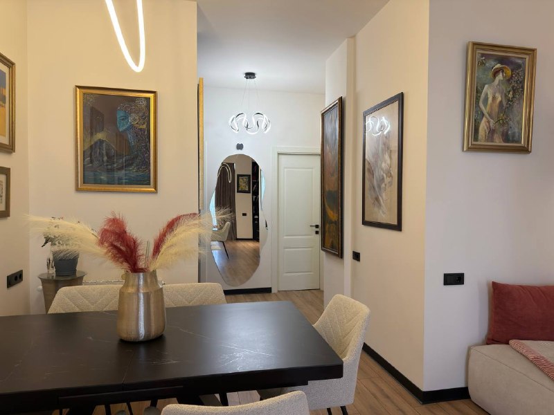Apartment 93 m², 3 rooms — photo 2