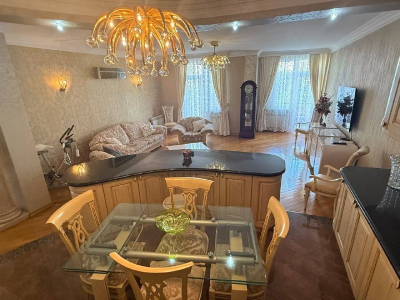 Apartment 170 m², 3 rooms — photo 2