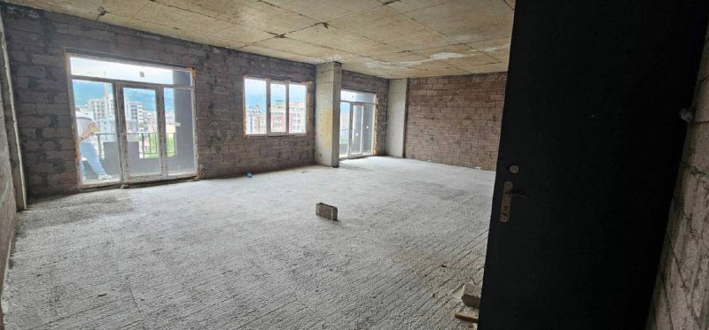 Apartment 80 m², 3 rooms — photo 2