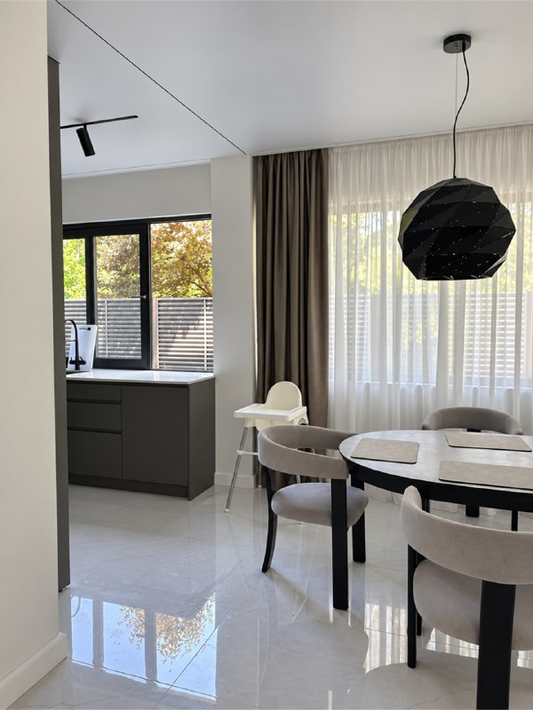 House 220 m², 4 rooms — photo 2