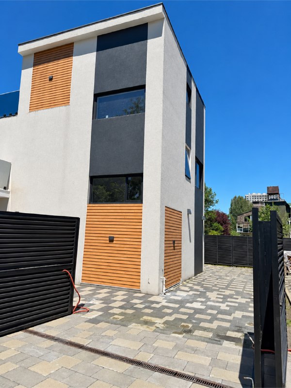 House 208 m², 4 rooms — photo 1
