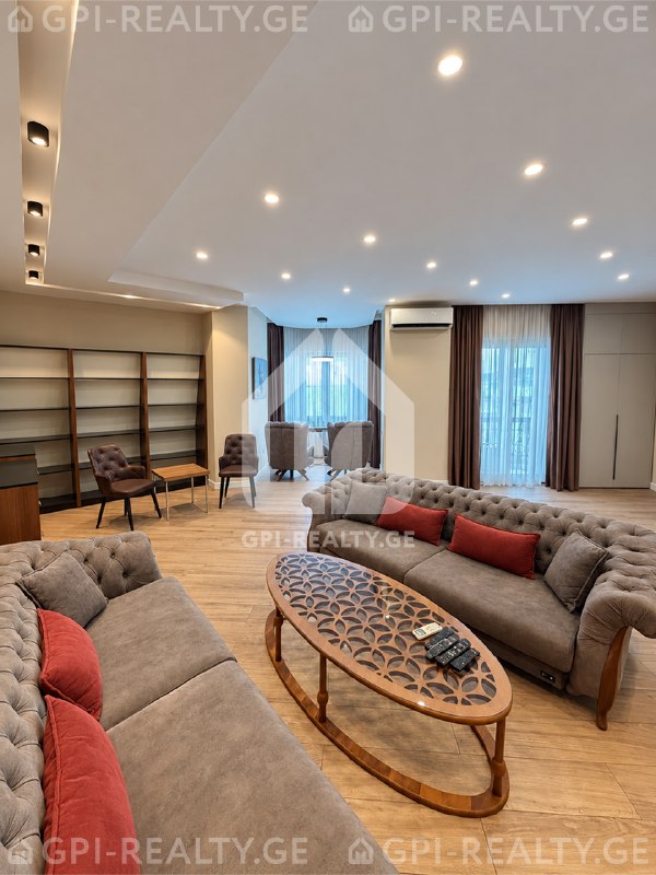 Apartment 217 m², 4 rooms — photo 1