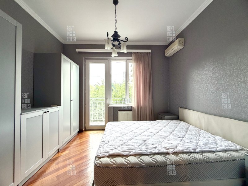 Apartment, 4 bedrooms · Vake — photo 2