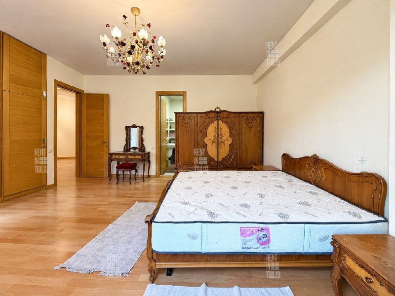Apartment, 3 bedrooms · Vake — photo 4