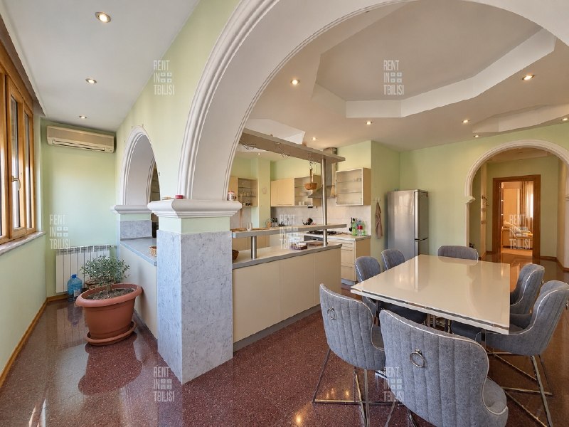 Apartment, 4 bedrooms · Mtatsminda — photo 4