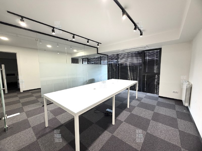Commercial, 3 bedrooms · Saburtalo — photo 5