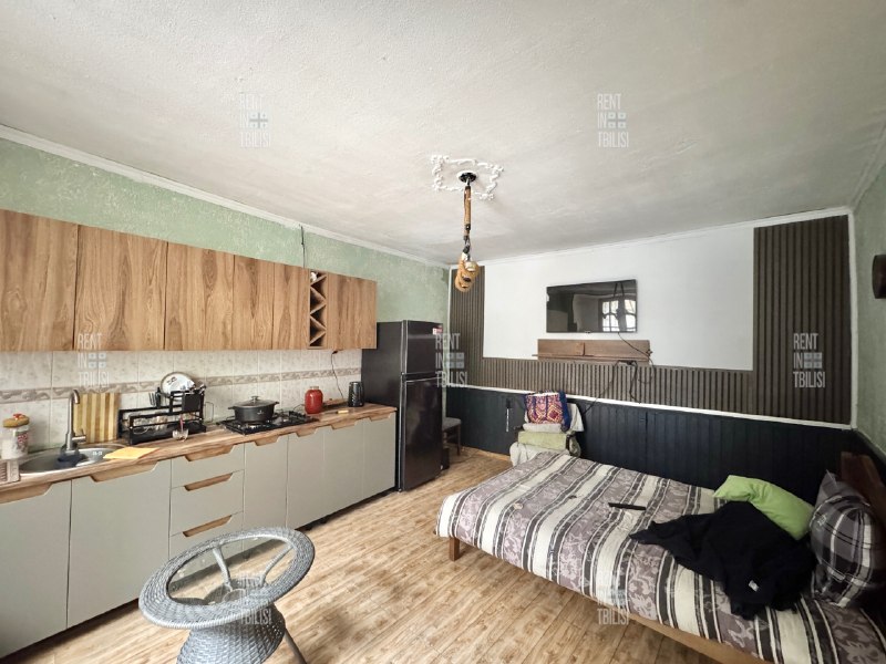 Commercial, 4 bedrooms · Sololaki — photo 1