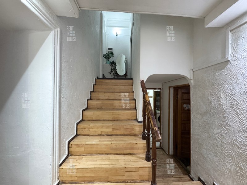 Commercial, 4 bedrooms · Sololaki — photo 3